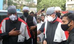 Amitabh Bachchan, Abhishek Bachchan offer prayers 
