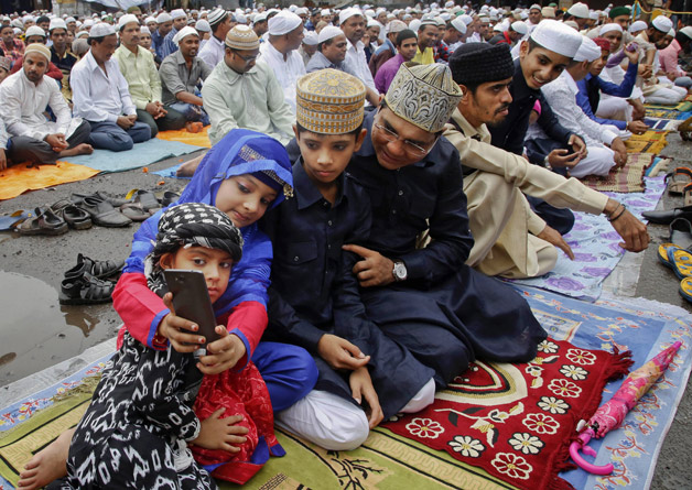 Muslims across the world celebrates Eid al-Fitr with fervour