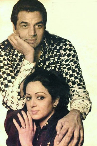 Dharmendra Birthday Special 10 Throwback Photos Of Sholay Star With Wife Hema Malini Recently, hema malini swept the street outside the parliament, in a show of support for the swachh bharat abhiyan. sholay star with wife hema malini