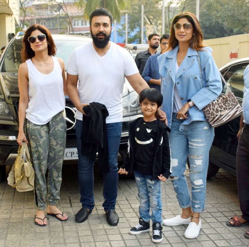 Doting parents Twinkle Khanna, Hrithik Roshan and Shilpa ...