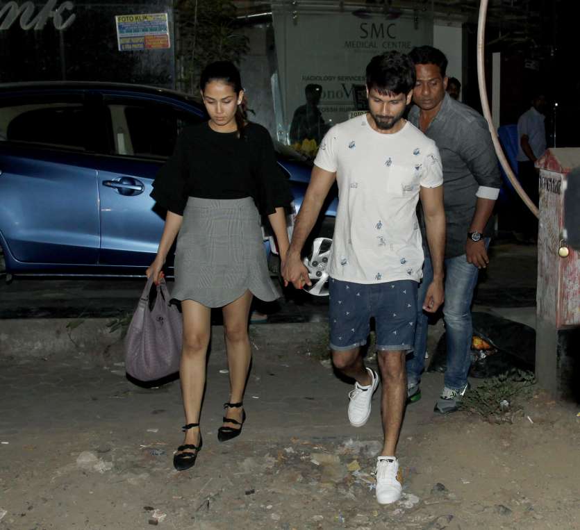 While Shahid was all casual in white printed T-Shirt with denim shorts and white sneakers, Mira looked beautiful in a black sweatshirt with a monochrome mini skirt and flats.