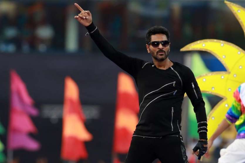 Legendary choreographer Prabhudeva graced the fans with his performance as he and Varun Dhawan had a face-off on stage. The dancer cum actor is a huge Chennai Super Kings fan as well.