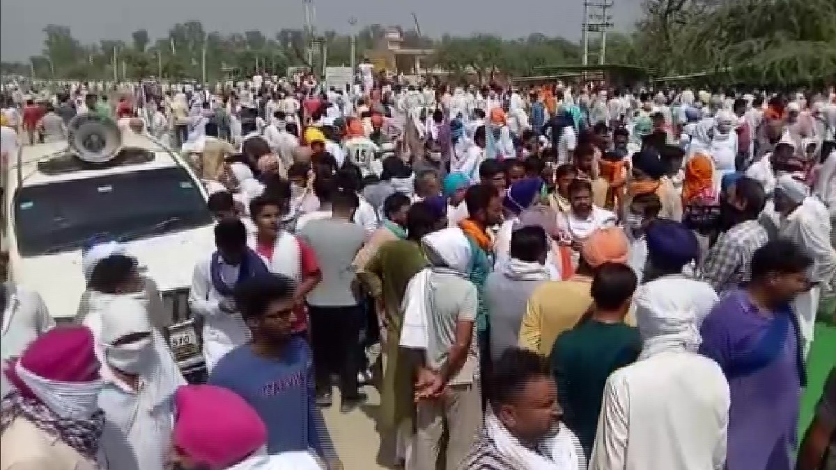 indiatvnews.com - India TV News Desk - Haryana: Farmers protesting new agriculture law block major road in Sirsa