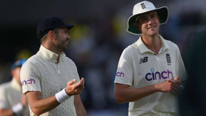 James Anderson (L) and Stuart Broad